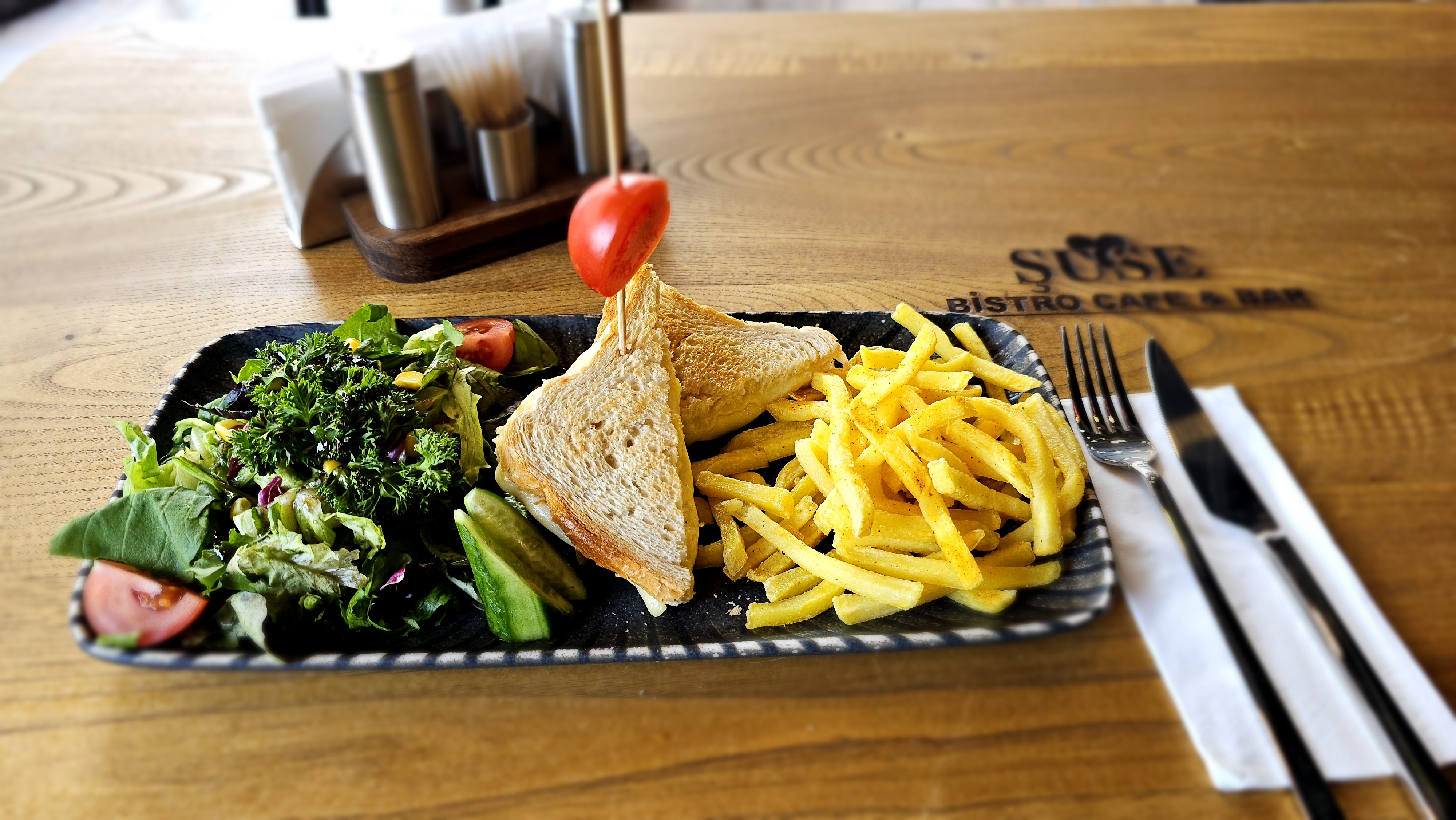 Beyaz Peynirli Domatesli Tost
